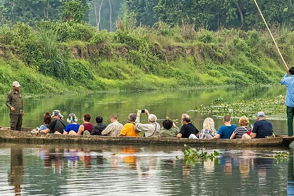 canoe-ride-in-rapti-river-chitwan-national-park