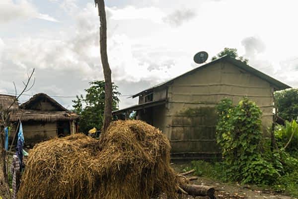 hotel-riverside-activities-tharu-village-visit hotel-riverside-activities-tharu-village-visit